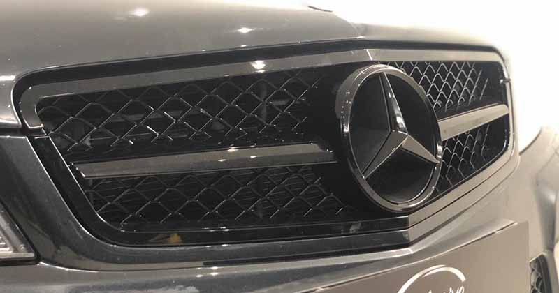 Grill surrounds dechrome