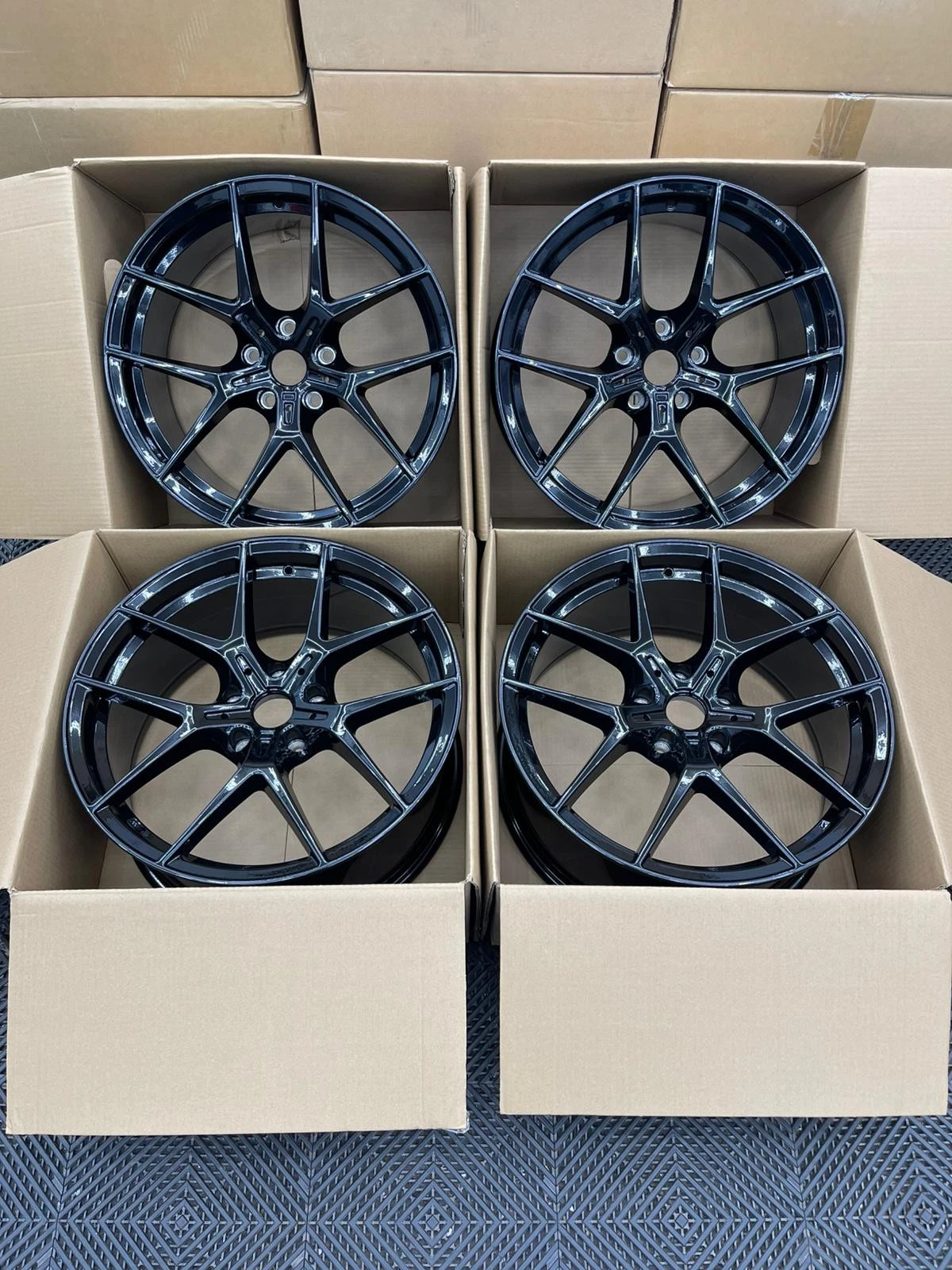 4├ù 19" 554M Style Alloys ÔÇö Gloss Black 5├ù120 ÔÇö Fits BMW F Series - Image 3