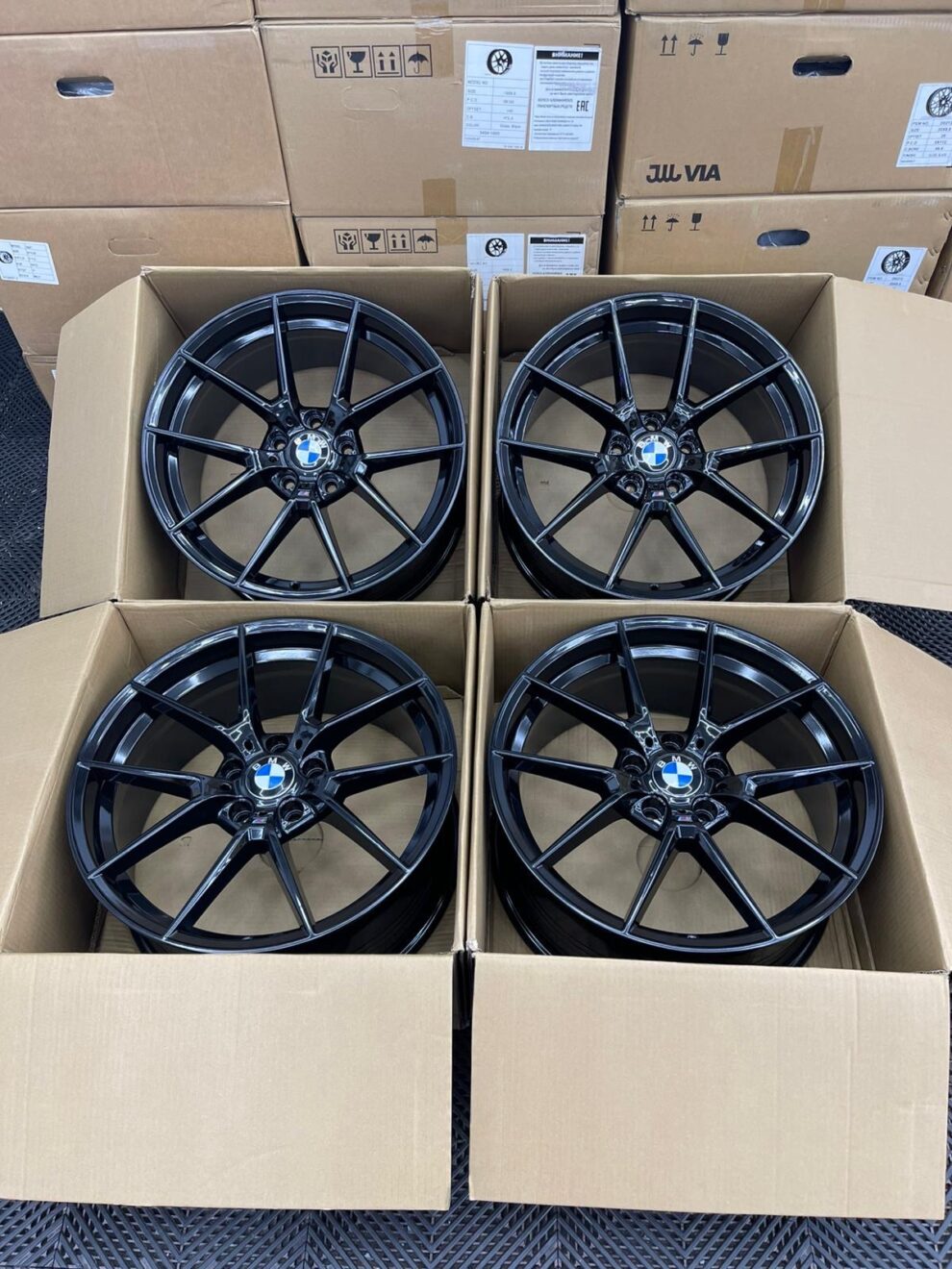 Set of four 19-inch 763M-style alloy wheels in gloss black for BMW 3 and 4 Series
